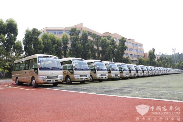 Golden Dragon Buses Serve at 19th CPC National Congress