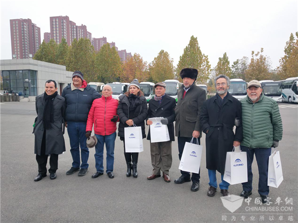 Mexican Journalists Pay a Visit to Yutong